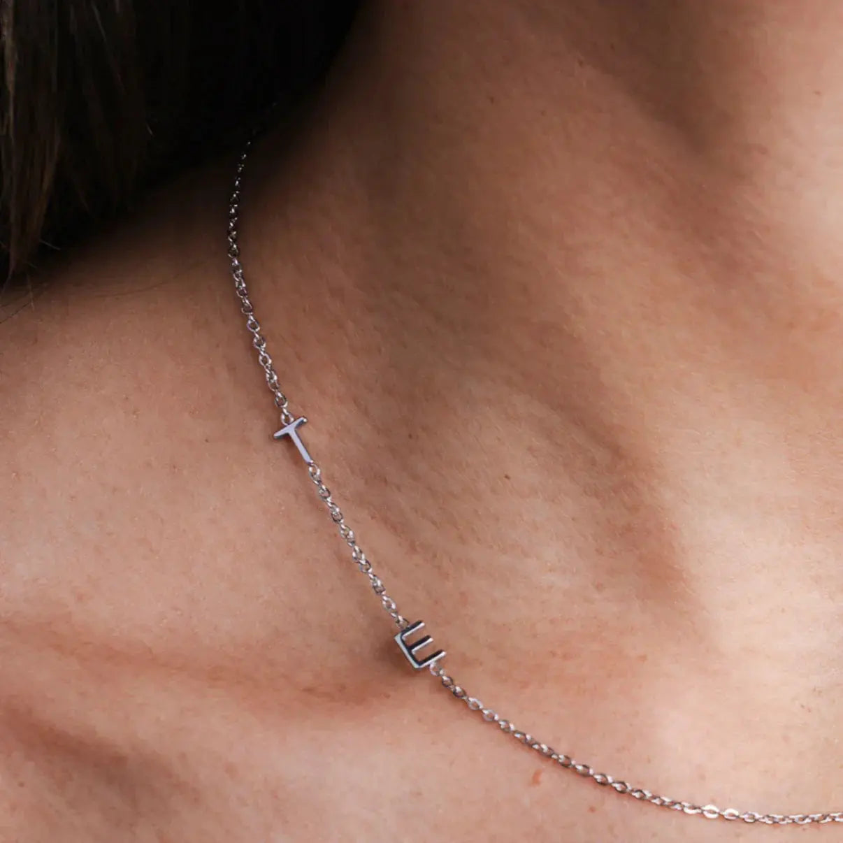 Collier Personnalisé avec Initiale Latérale