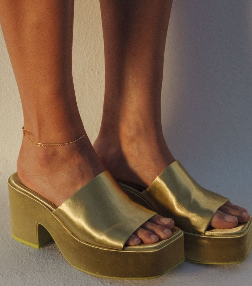 AIRE. anklet