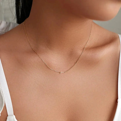 Collier Personnalisé avec Initiale Latérale